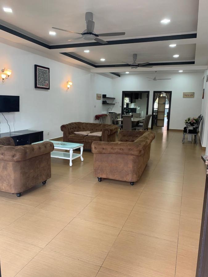 Villaparadise Homestay Бату Пахат Екстериор снимка