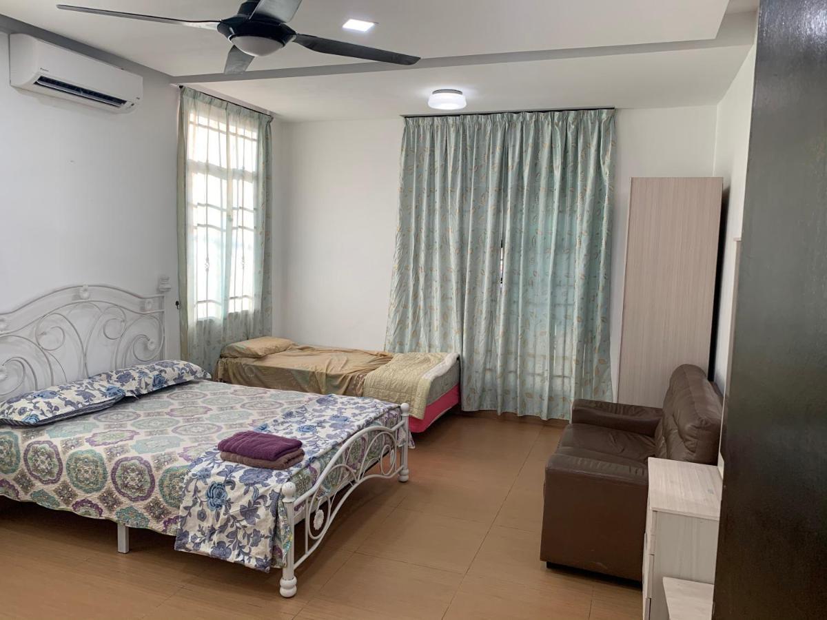 Villaparadise Homestay Бату Пахат Екстериор снимка