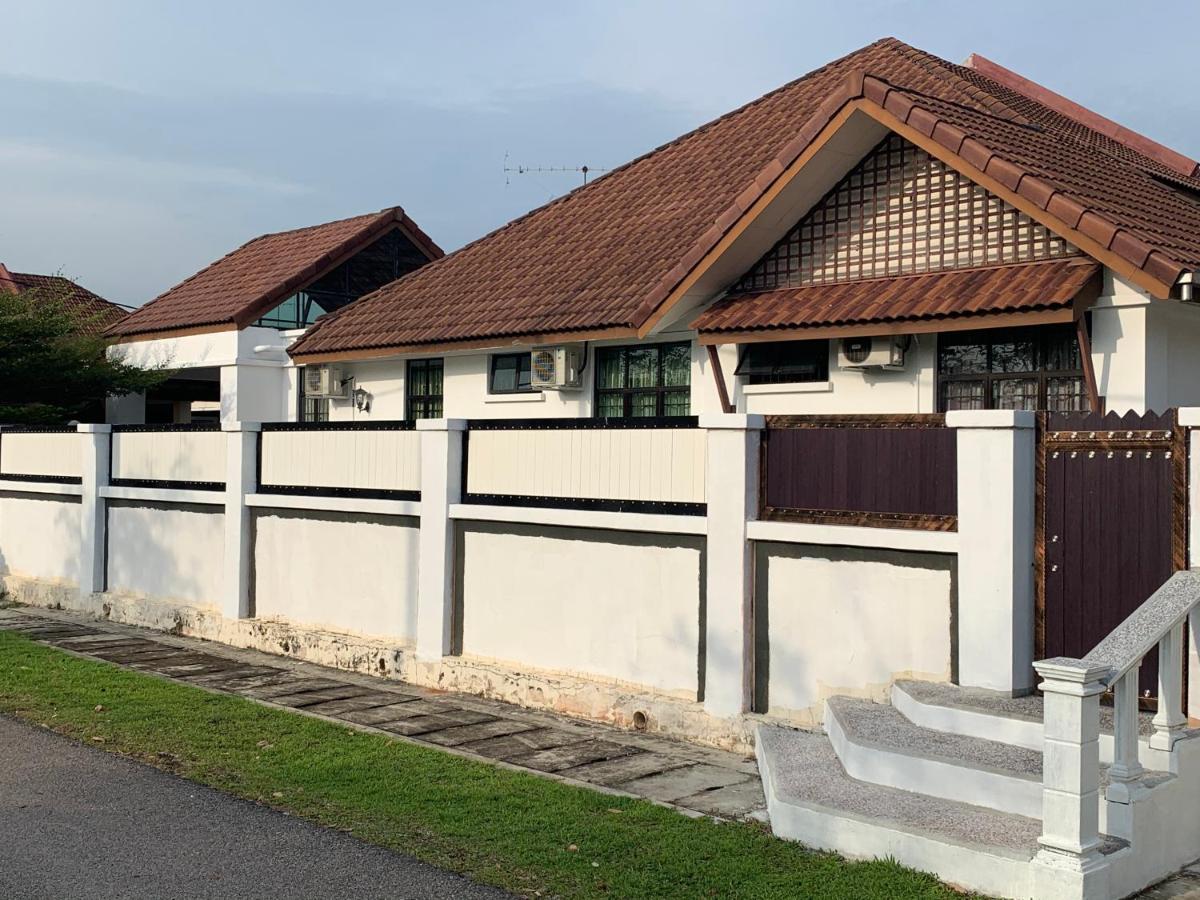 Villaparadise Homestay Бату Пахат Екстериор снимка
