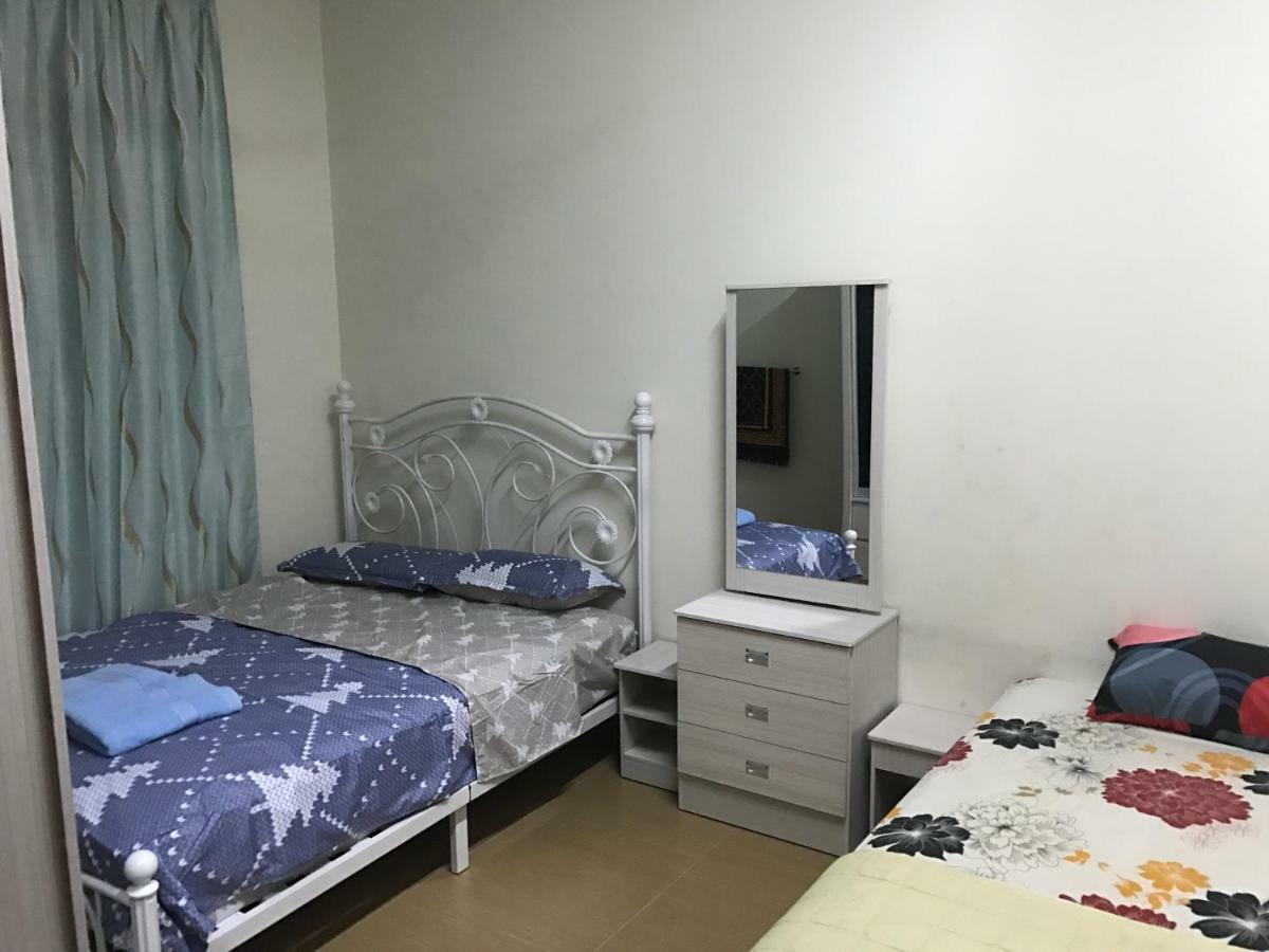 Villaparadise Homestay Бату Пахат Екстериор снимка